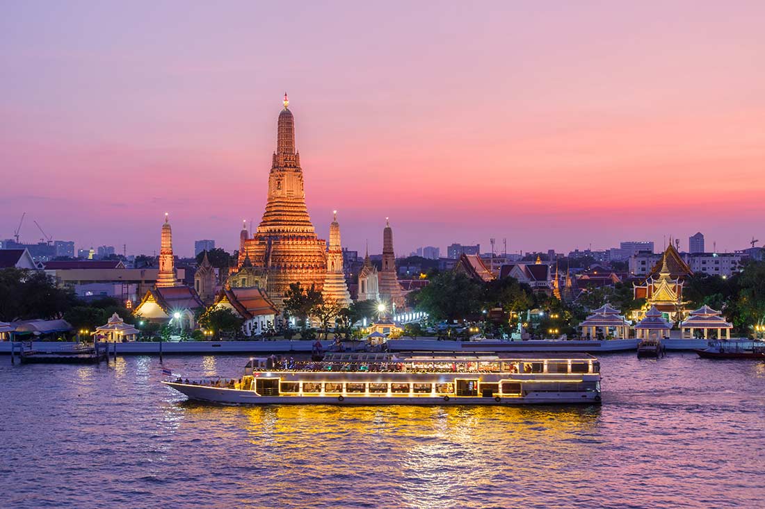 בנגקוק תאילנד, שייט נהר וWat Arun בשקיעה
